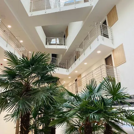 Iris In Mit Tiefgarage Und Panoramaaussicht