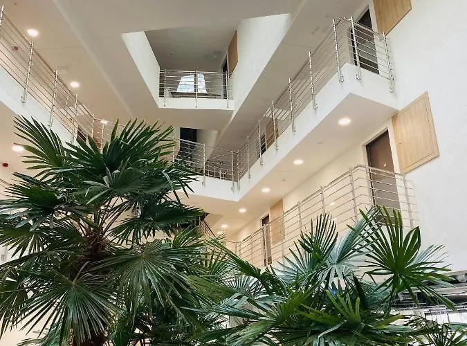 Iris In Mit Tiefgarage Und Panoramaaussicht