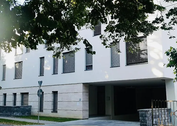 Iris In Mit Tiefgarage Und Panoramaaussicht アパート *