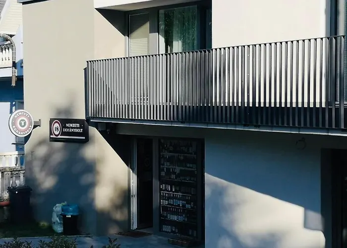 Iris In Mit Tiefgarage Und Panoramaaussicht